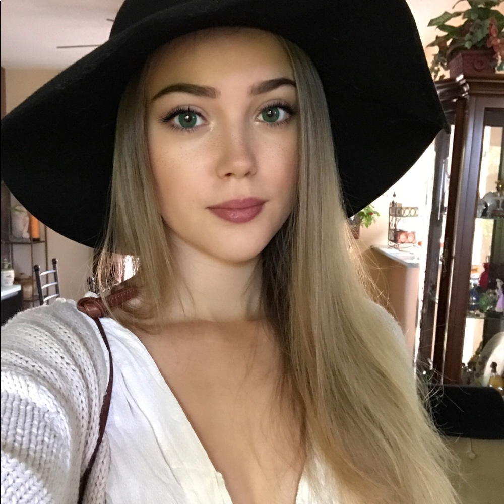 Meet your Posher, Vanessa
